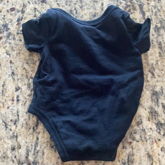 Infant newborn Nike t-shirt black with buttons - Picture 3 of 3
